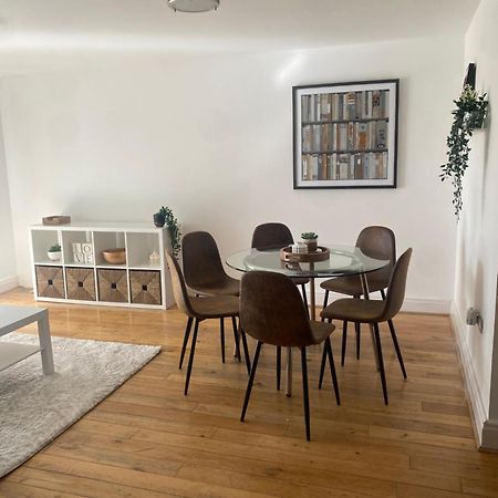 2 Bedroom Flat In Riverside West Londres Exterior foto