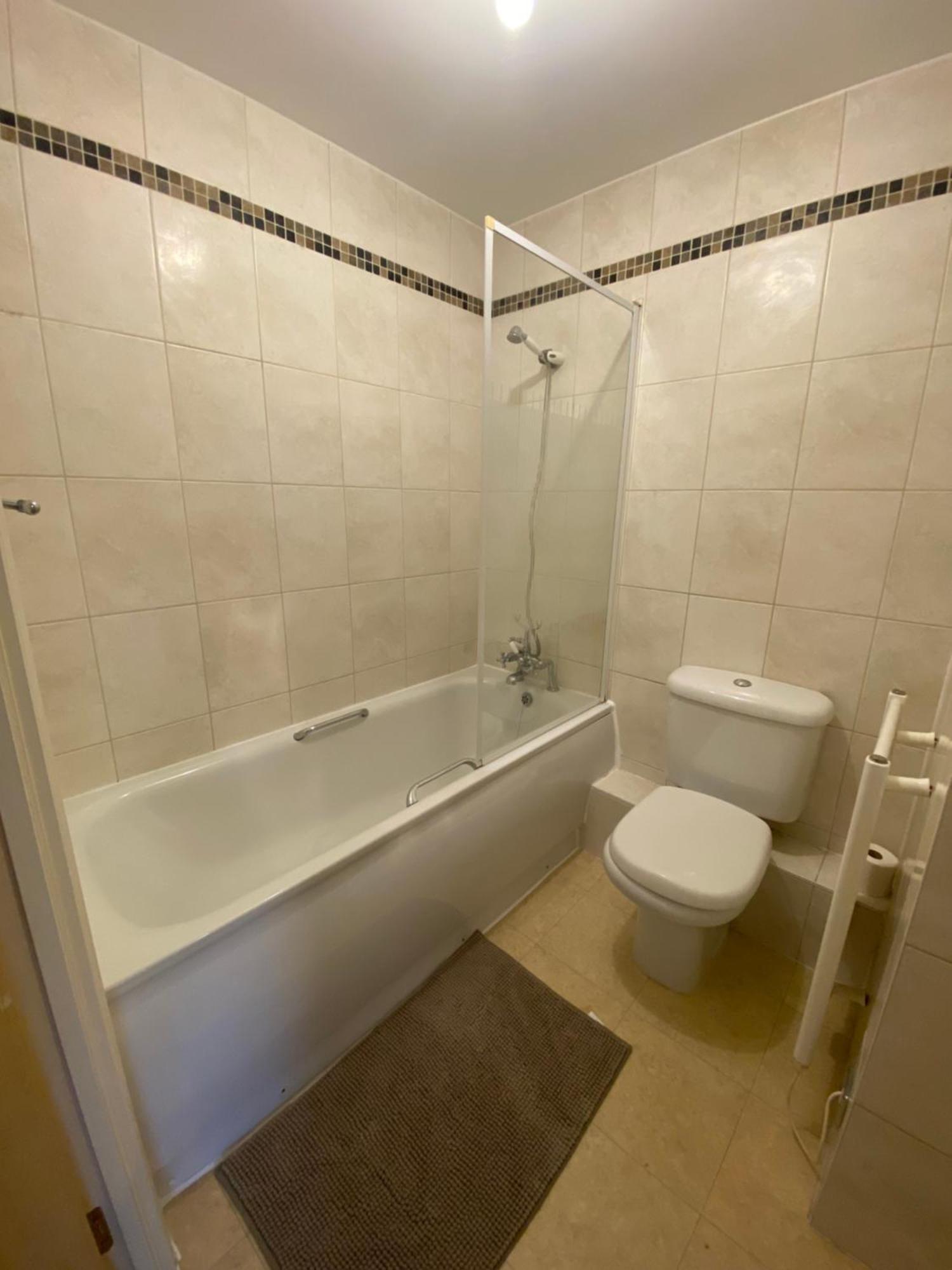 2 Bedroom Flat In Riverside West Londres Exterior foto