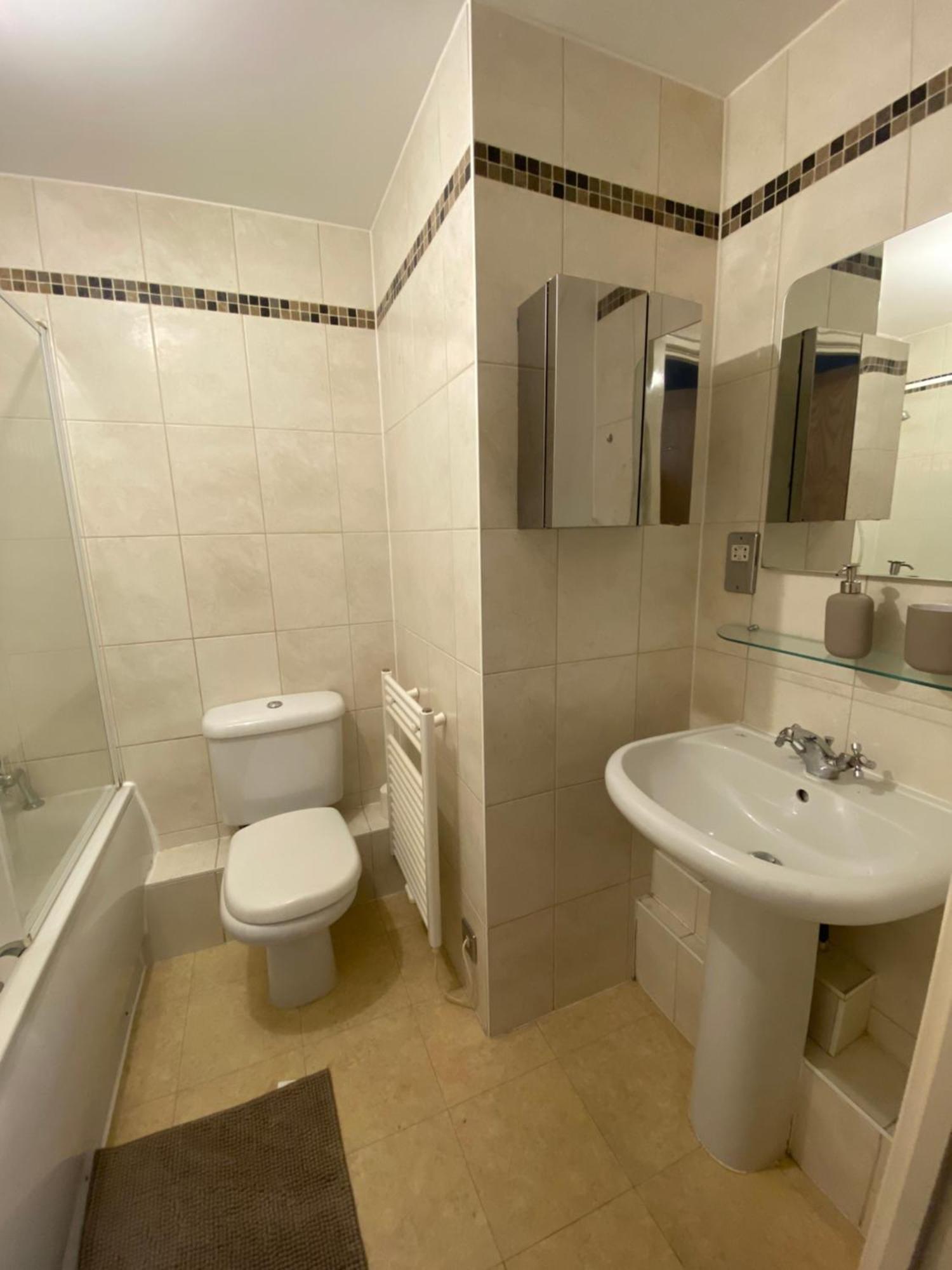 2 Bedroom Flat In Riverside West Londres Exterior foto